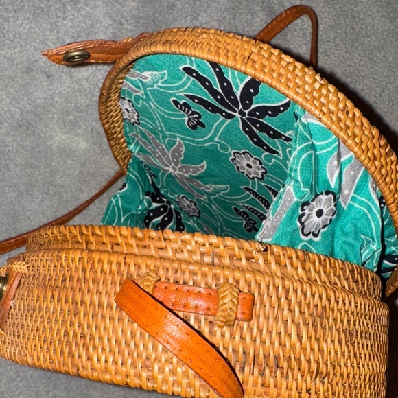 NEW: Round Tan Raffia Rattan Bag - Picture 5 of 5